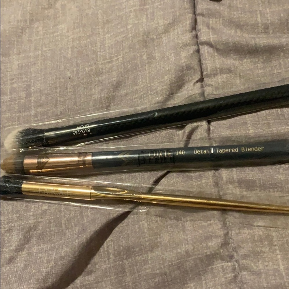 Makeup brushes.